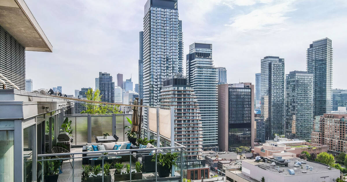 Nobody wants to buy Toronto condos anymore as market completely tanks