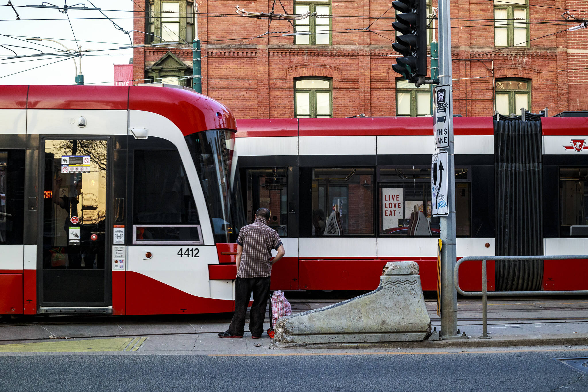 File:Articulated UTDC streetcar at the Long Branch loop, 2013 02 23.JPG -  Wikimedia Commons