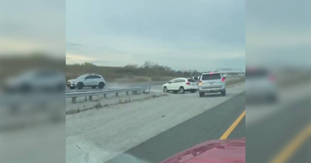 司机被发现在多伦多附近的401高速公路上采取非法捷径逃避交通堵塞