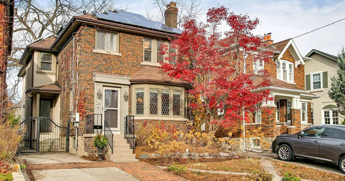 Here's what income bracket you need to be in to afford a home in Toronto right now