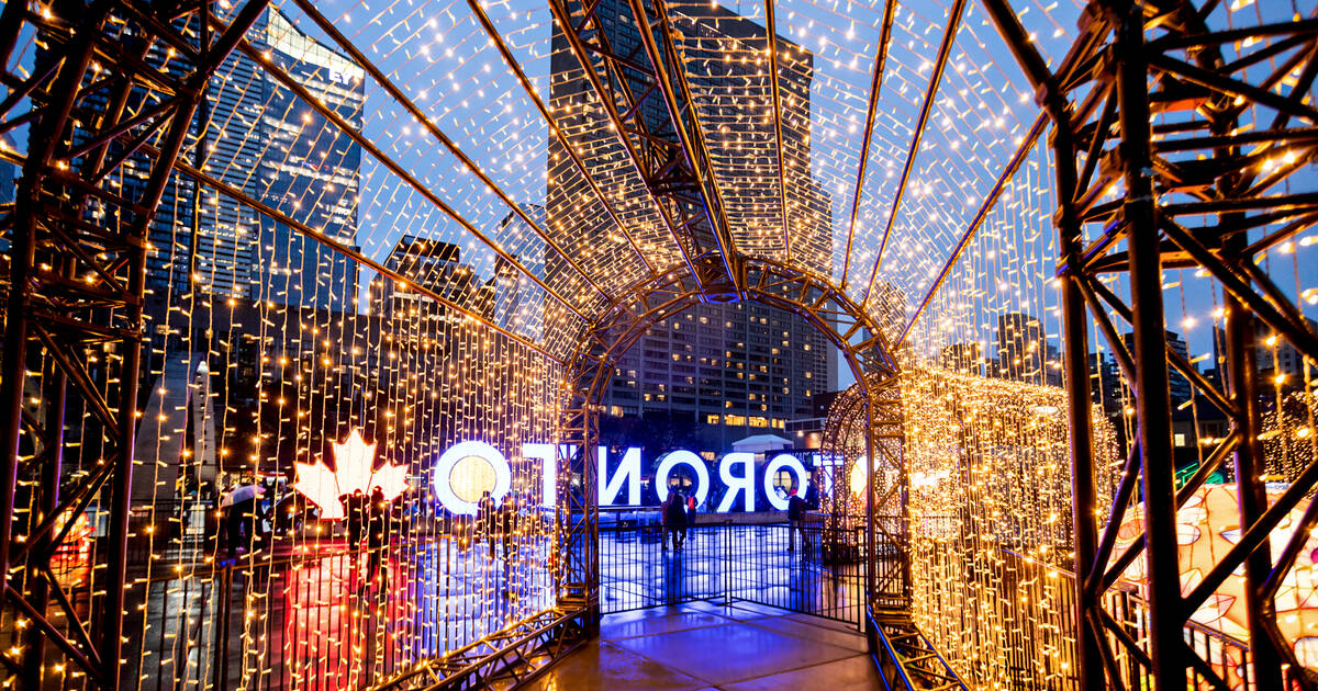 “光芒万丈：Cavalcade of Lights在多伦多主要公共广场上带来夺目的灯光展示”