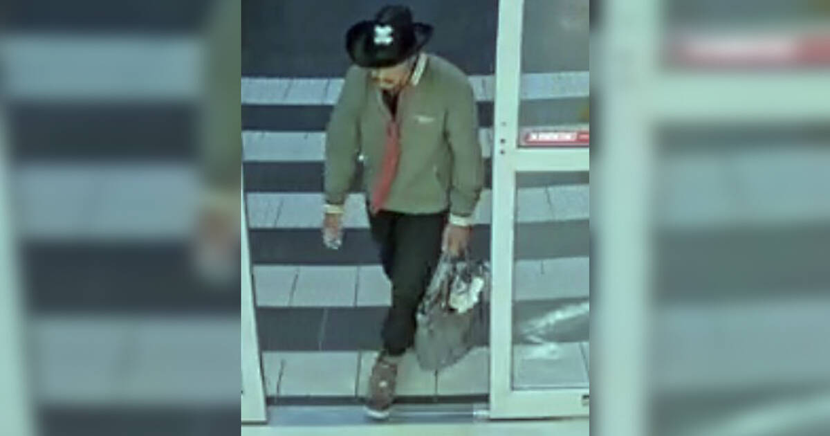警方寻找一名戴着海盗帽的男子，他涉嫌在多伦多购物中心纵火
