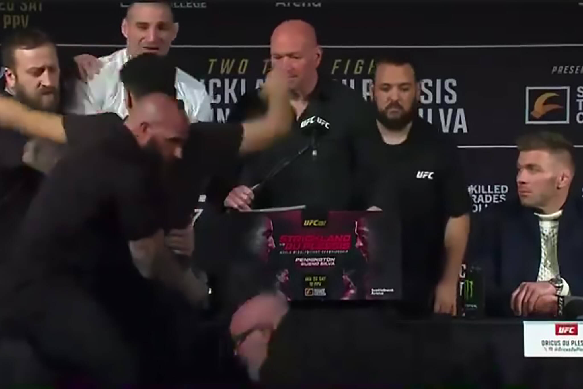 Stagerushing fan gets tossed from UFC 297 press conference in Toronto