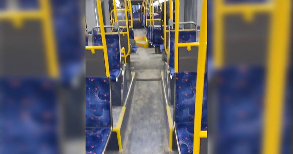 病毒视频显示一名乘客独自被“锁在”多伦多地区的公交车中