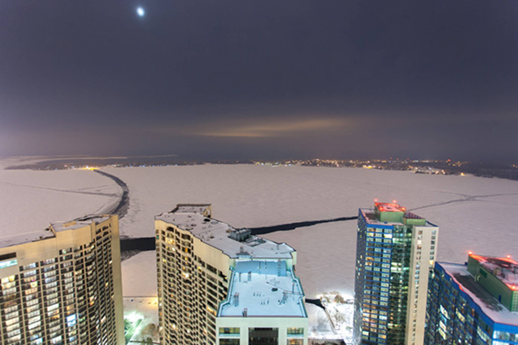 Toronto harbour frozen