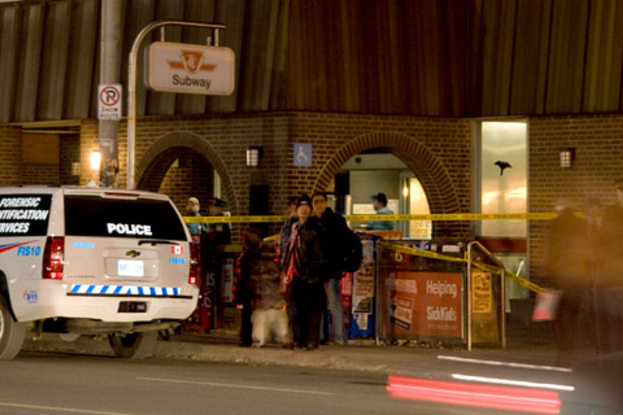 Spadina Station Surrounded by Police after Shooting on the TTC