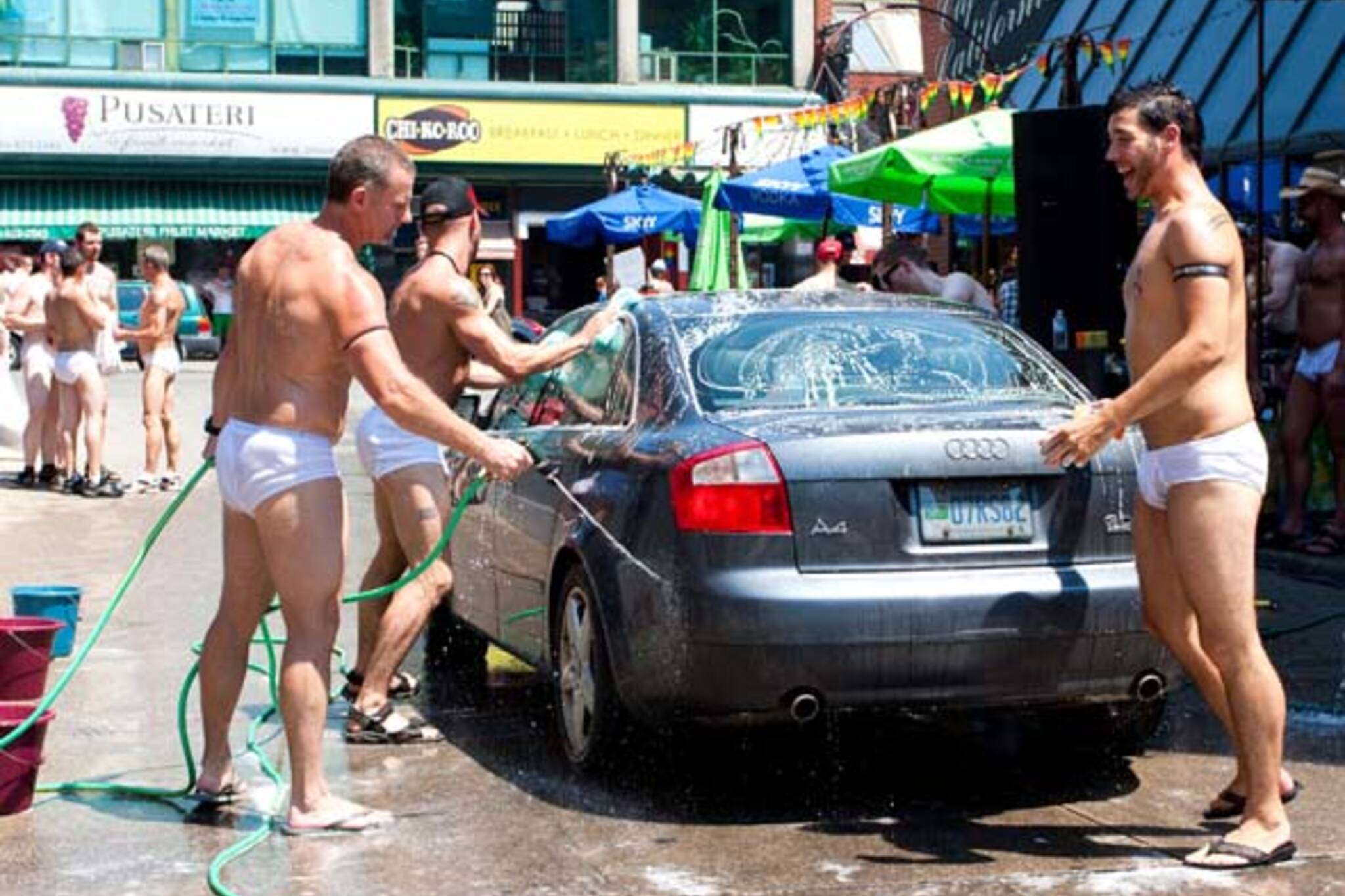裸照洗车