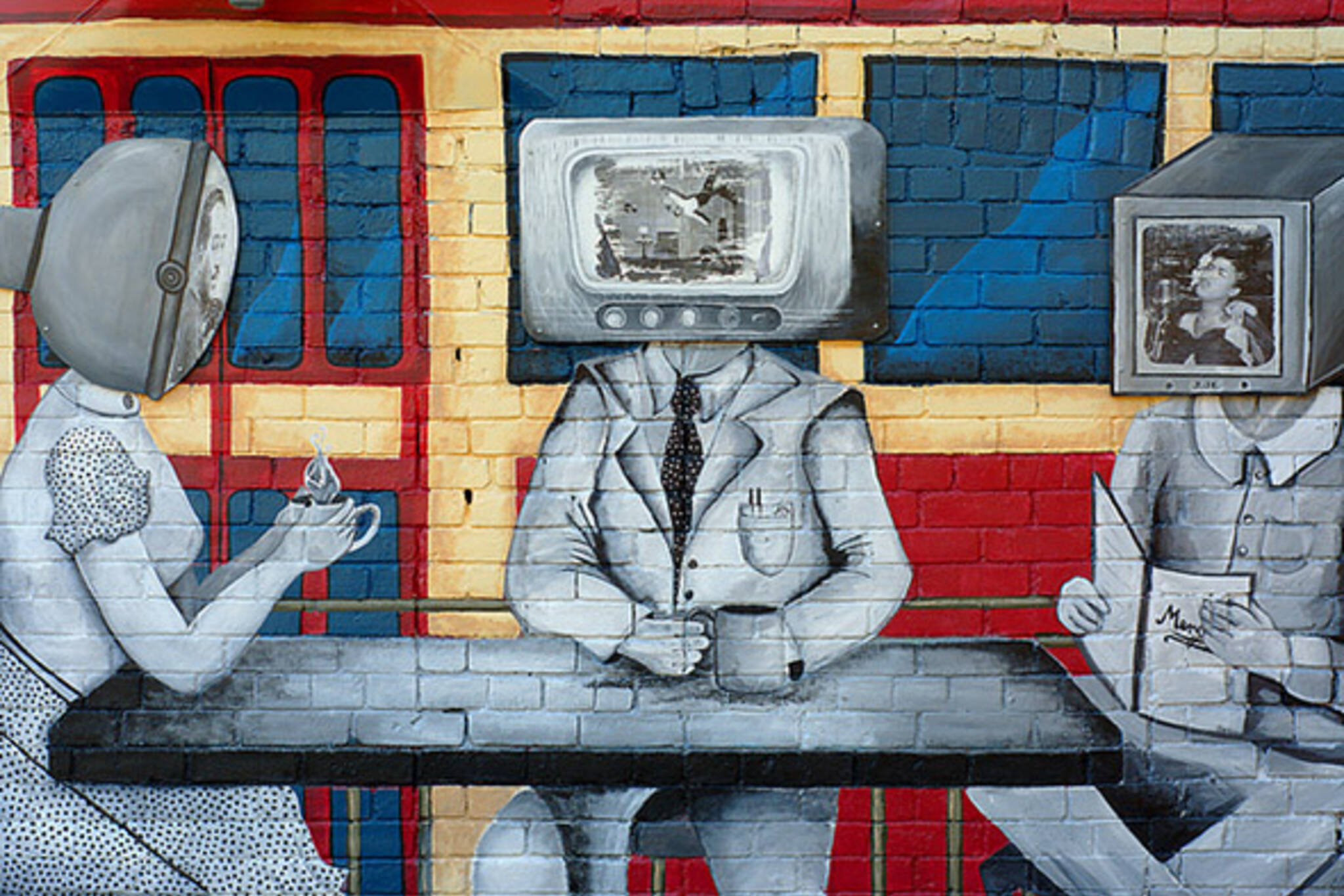 graffiti, tv, heads