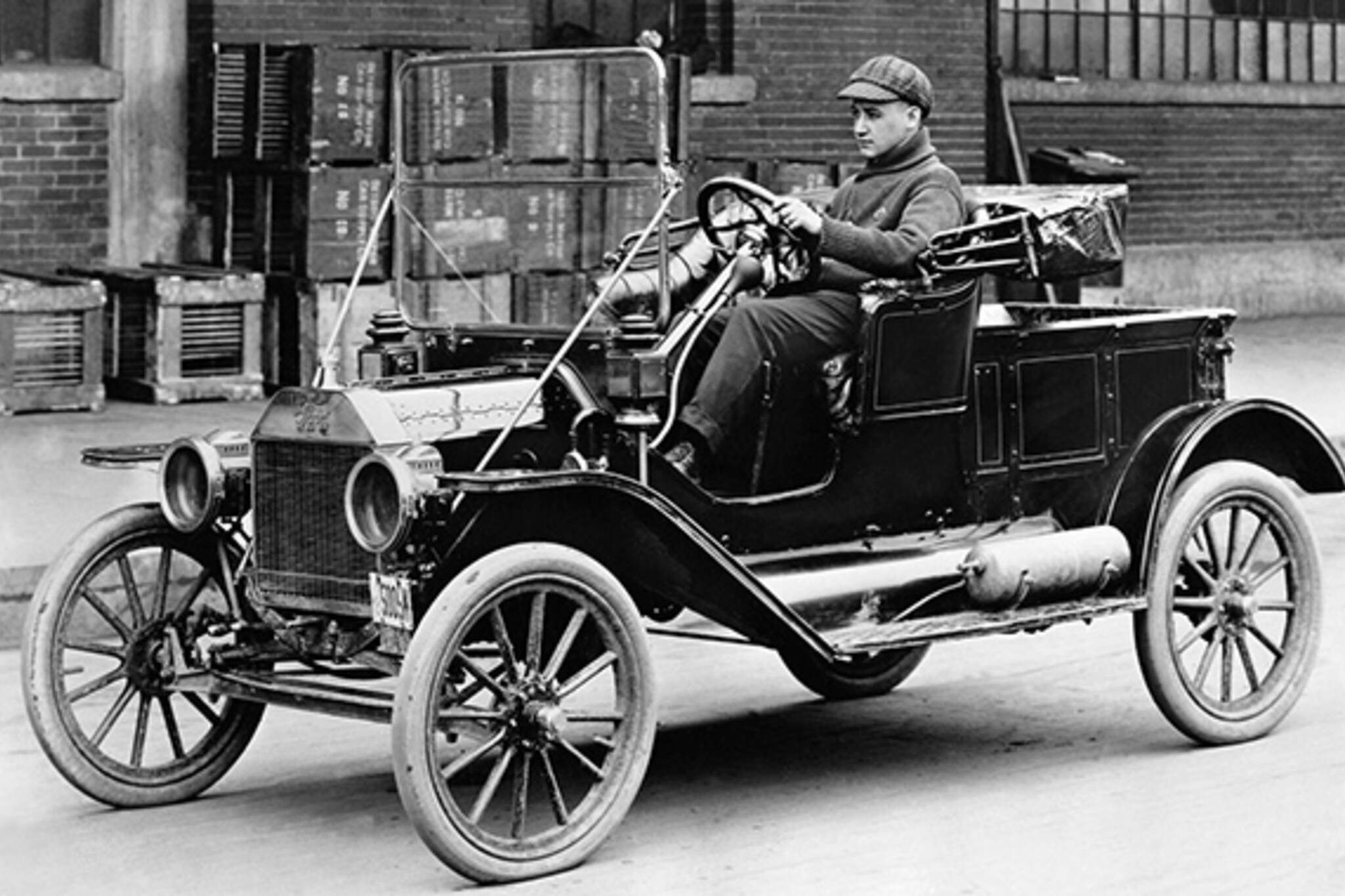 Год выпуска первой машины. Ford model t 1927. Ford model t 1908 и 1927.