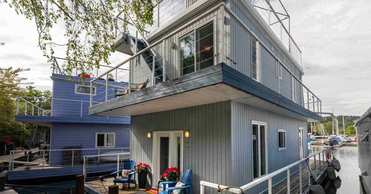 This Toronto houseboat might be the best real estate deal out there