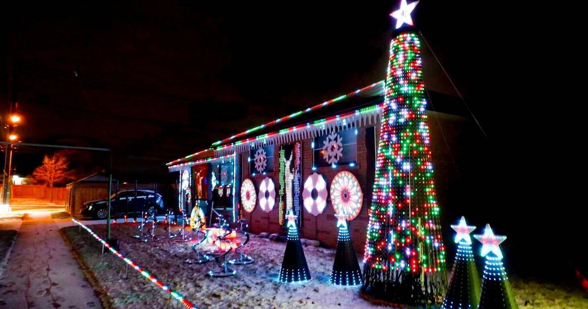 多伦多的家庭现在被7.5万盏闪烁舞动的圣诞灯装饰