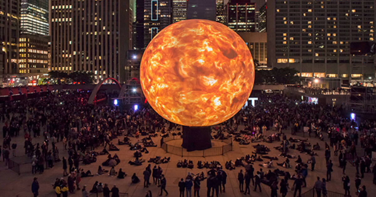 50 iridescent photos of the 11th Nuit Blanche in Toronto