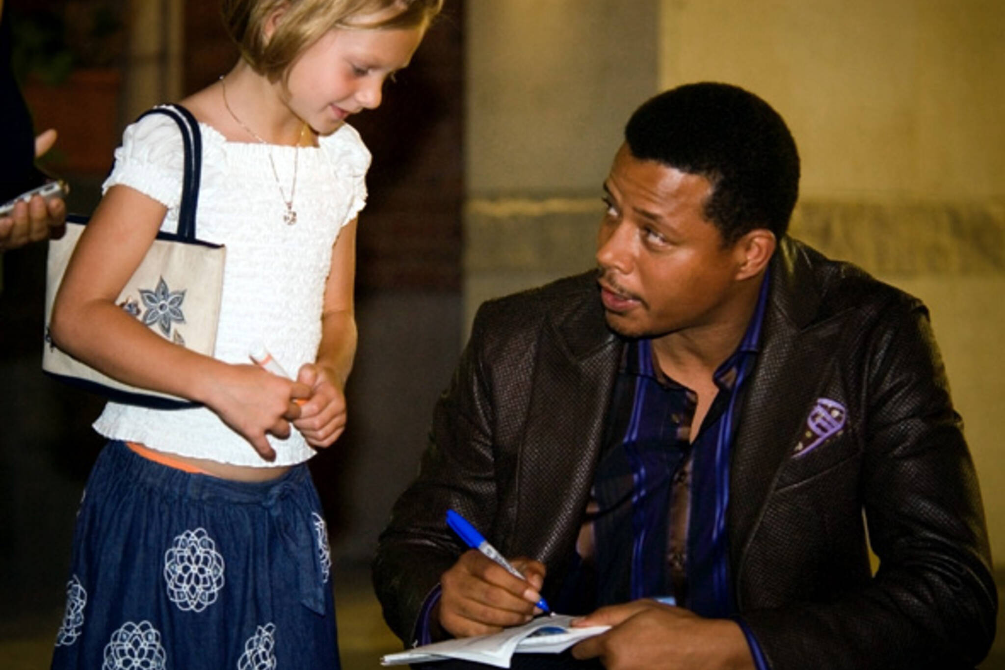 Terrence Howard Signs Autographs