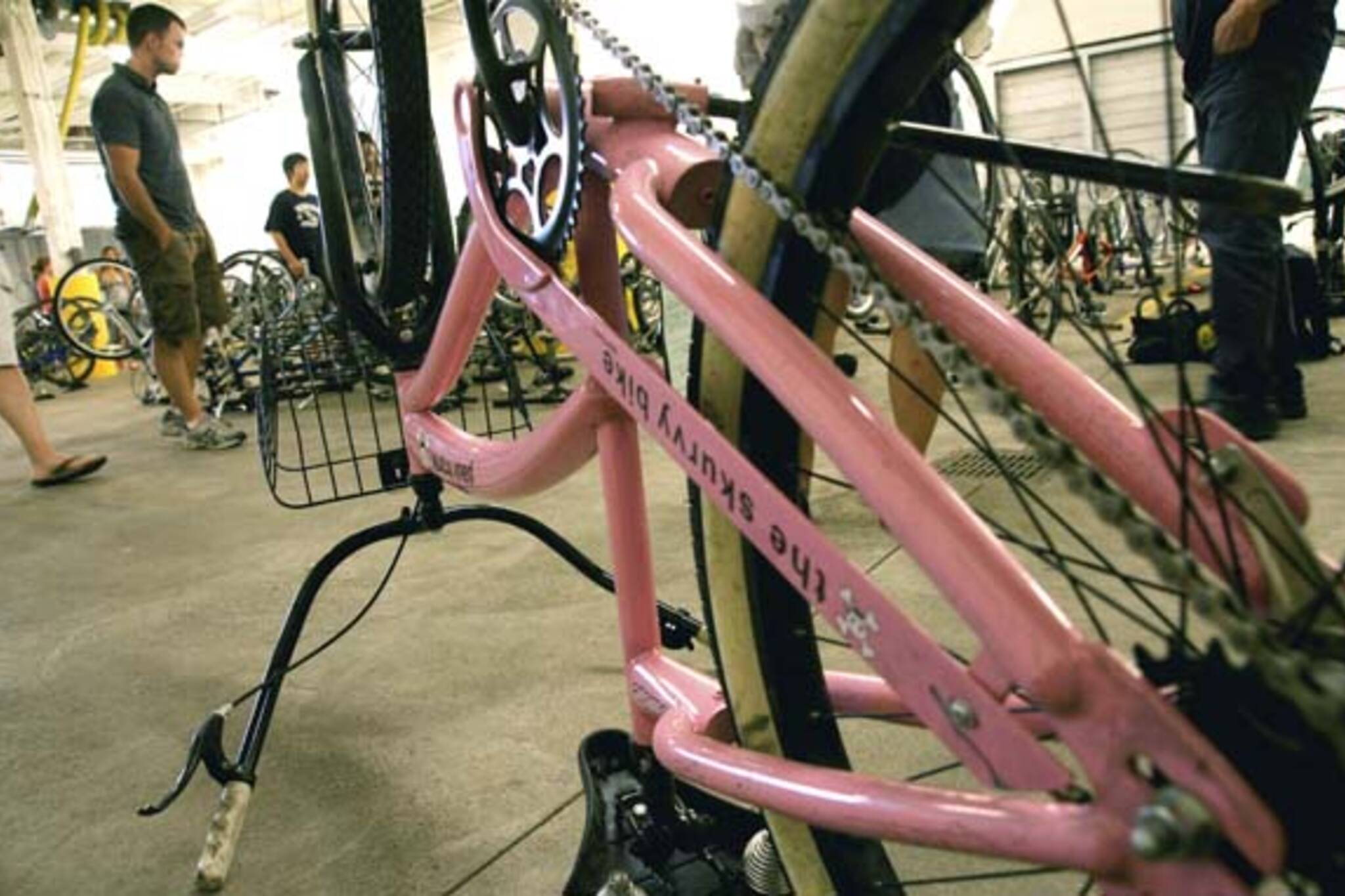 多伦多警察开放日上展出了从伊戈尔自行车诊所回收的自行车