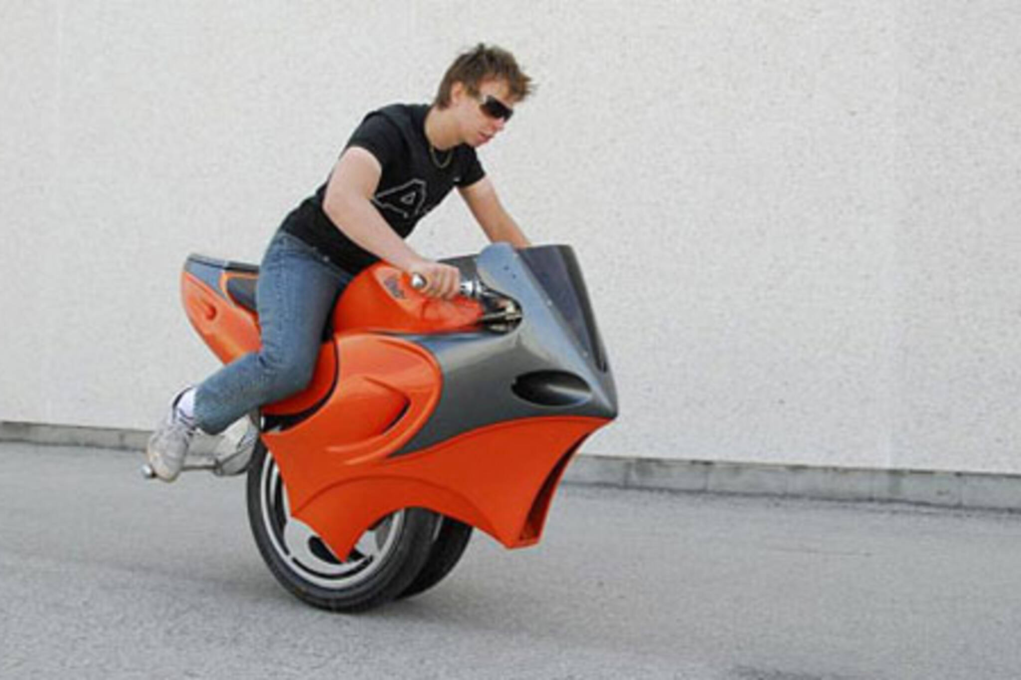Хочу скутер. Одноколесный мотоцикл Луиджи. Одноколесный мопед. Двухколесный автомобиль. Мопед на одном колесе.