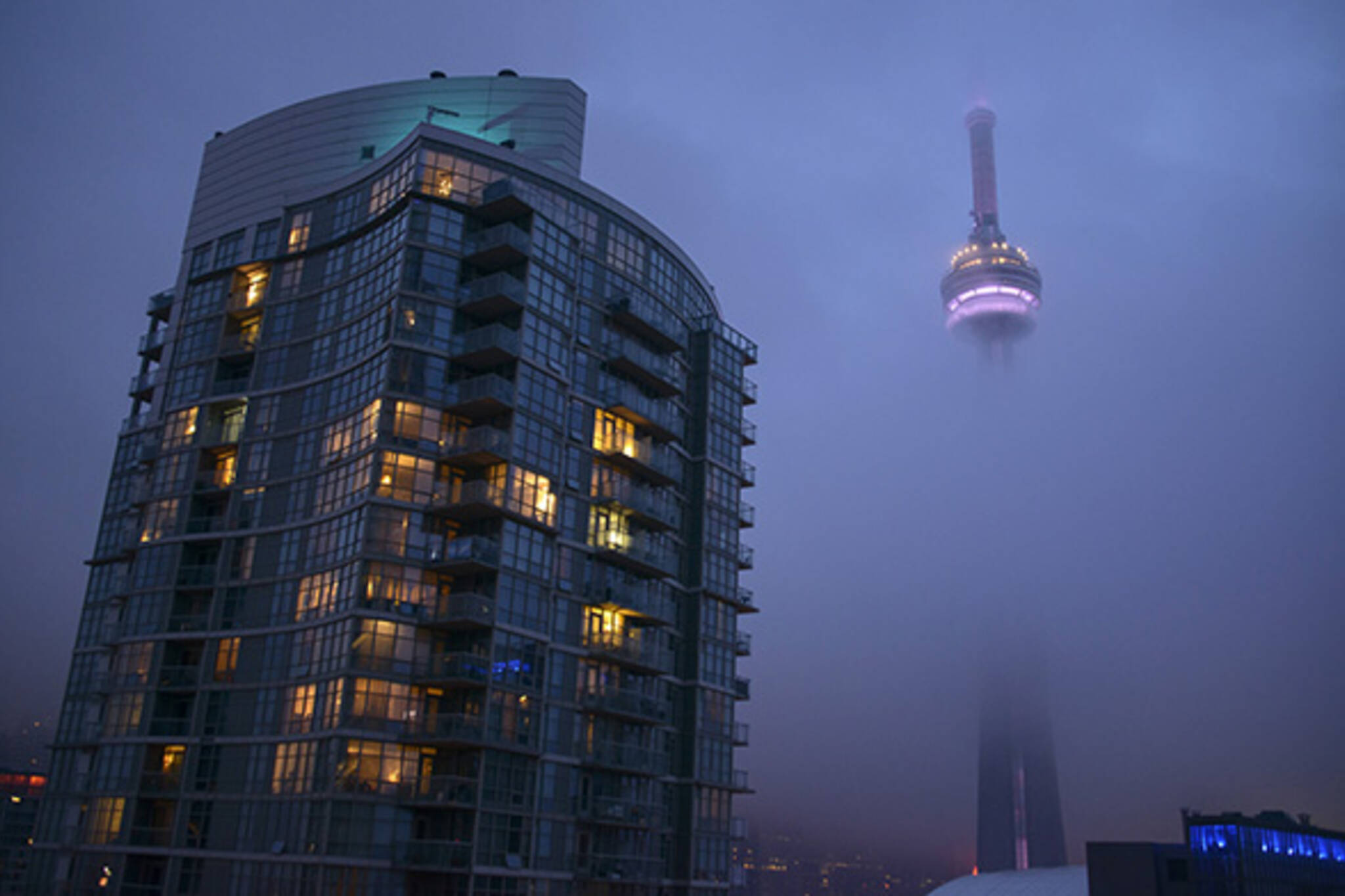 cn tower fog
