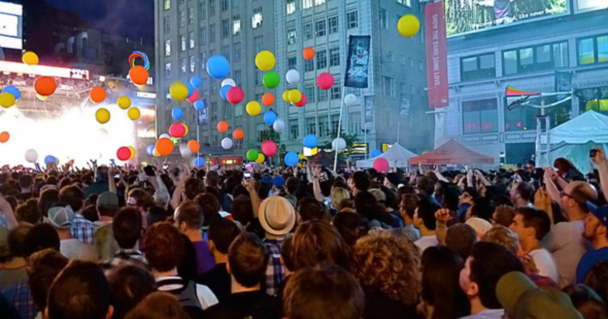 10 ways to stay sane at YongeDundas Square for NXNE