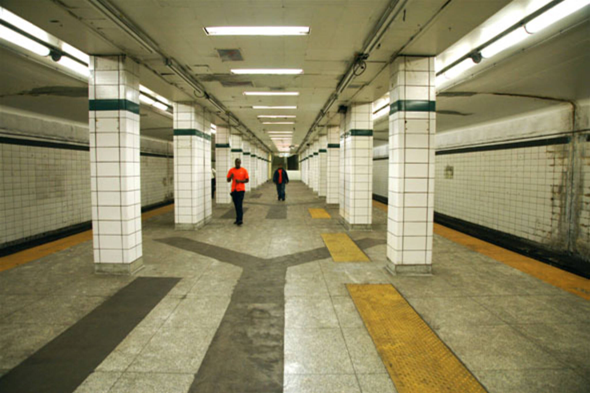 Станция метро Bay Toronto