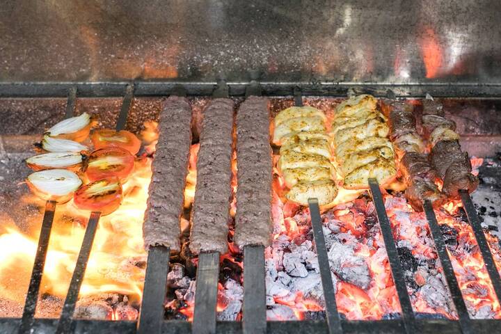 Sumaq伊拉克木炭烤架