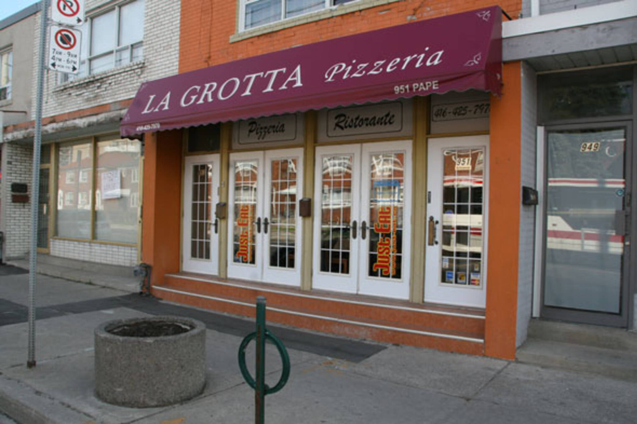 La Grotta Pizzeria Toronto
