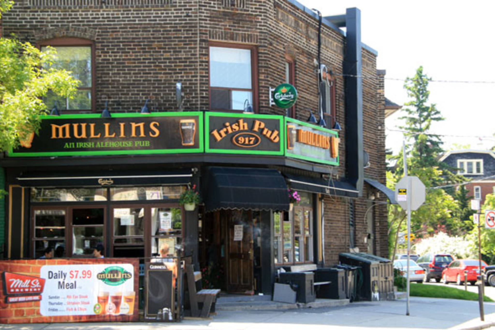 Mullins Irish Pub Toronto