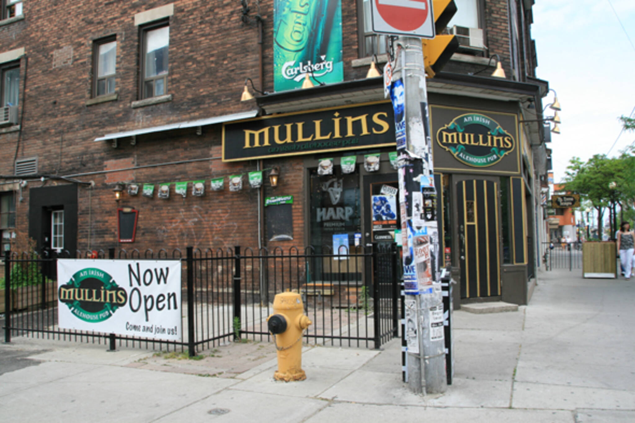 Mullins Irish Pub College Street