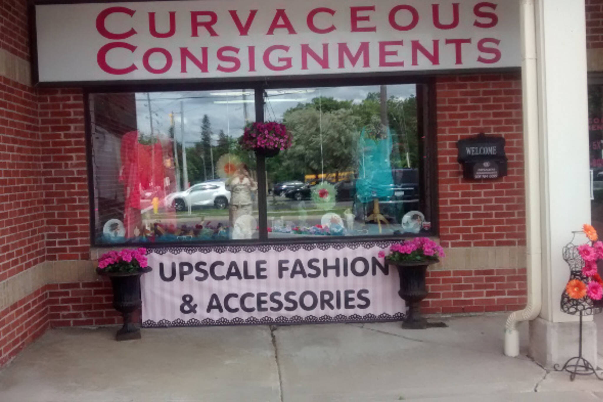 Curvaceous Consignments