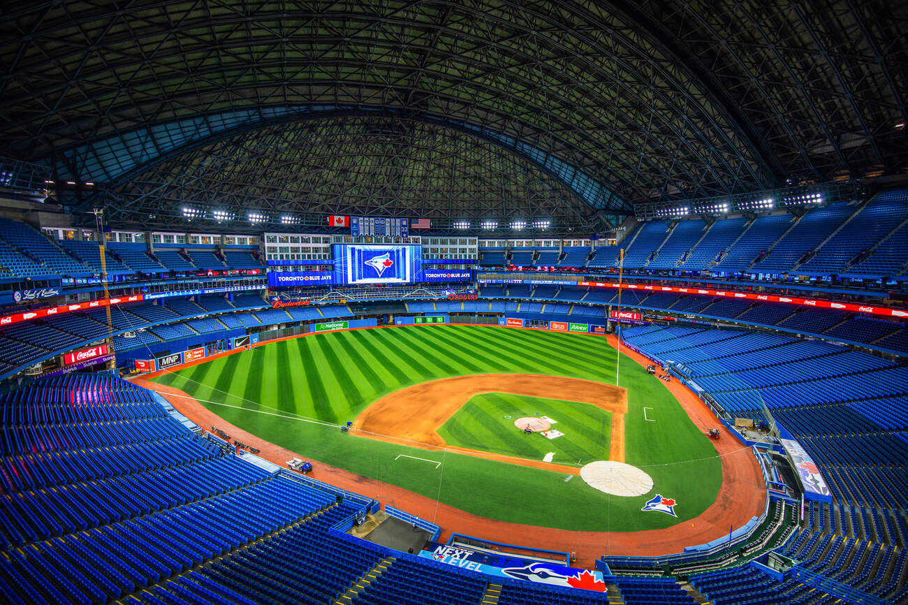 Roof Closing at Rogers Center(In a Minute), Indoor View 2021 MLB  トロント・ブルージェイズ 