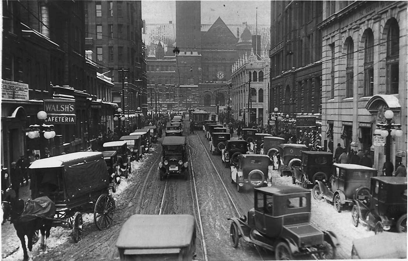 201744-Bay_Street_Noon_Hour_Traffic-1924.jpg