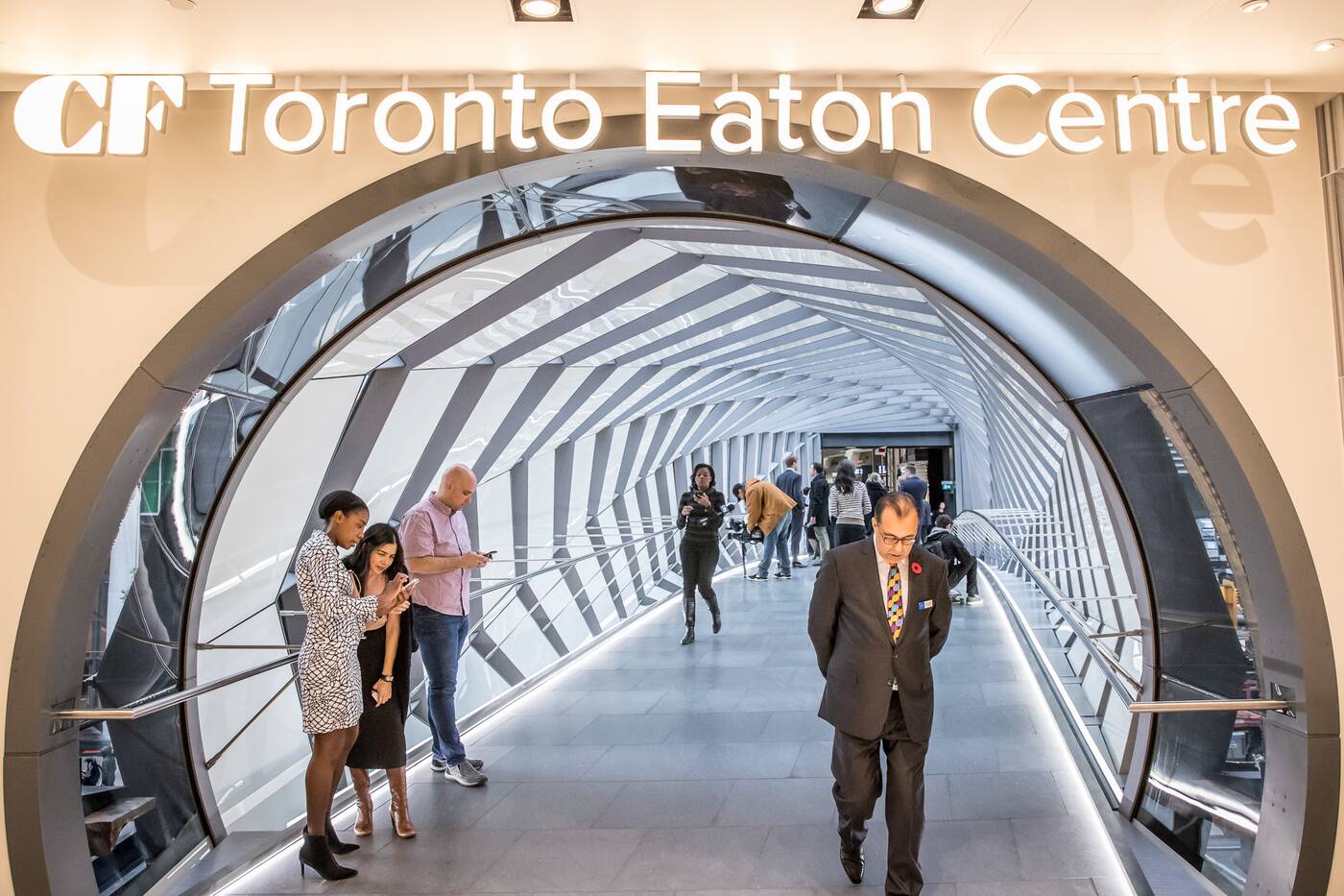 CF Toronto Eaton Centre Bridge Twists Across Busy Thoroughfare, 2019-11-04