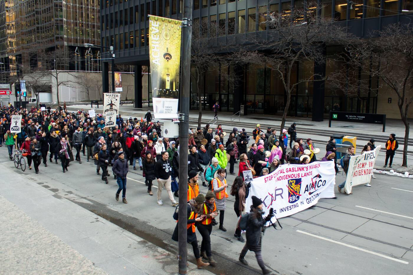 Hundreds gather in front of Toronto banks to protest pipeline