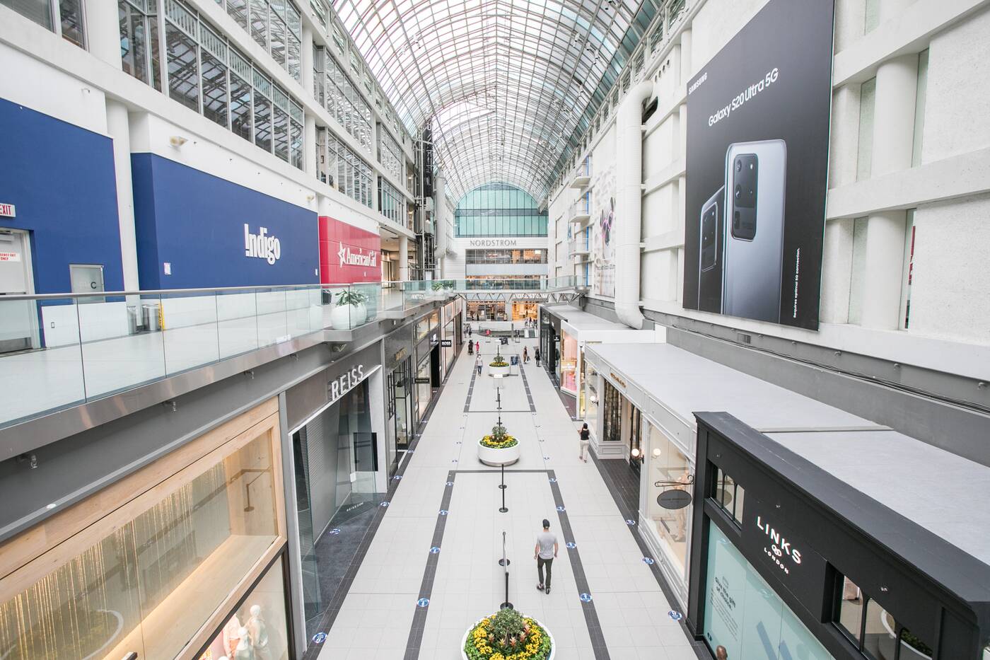 Toronto Eaton Centre, The Toronto Eaton Centre is a large s…