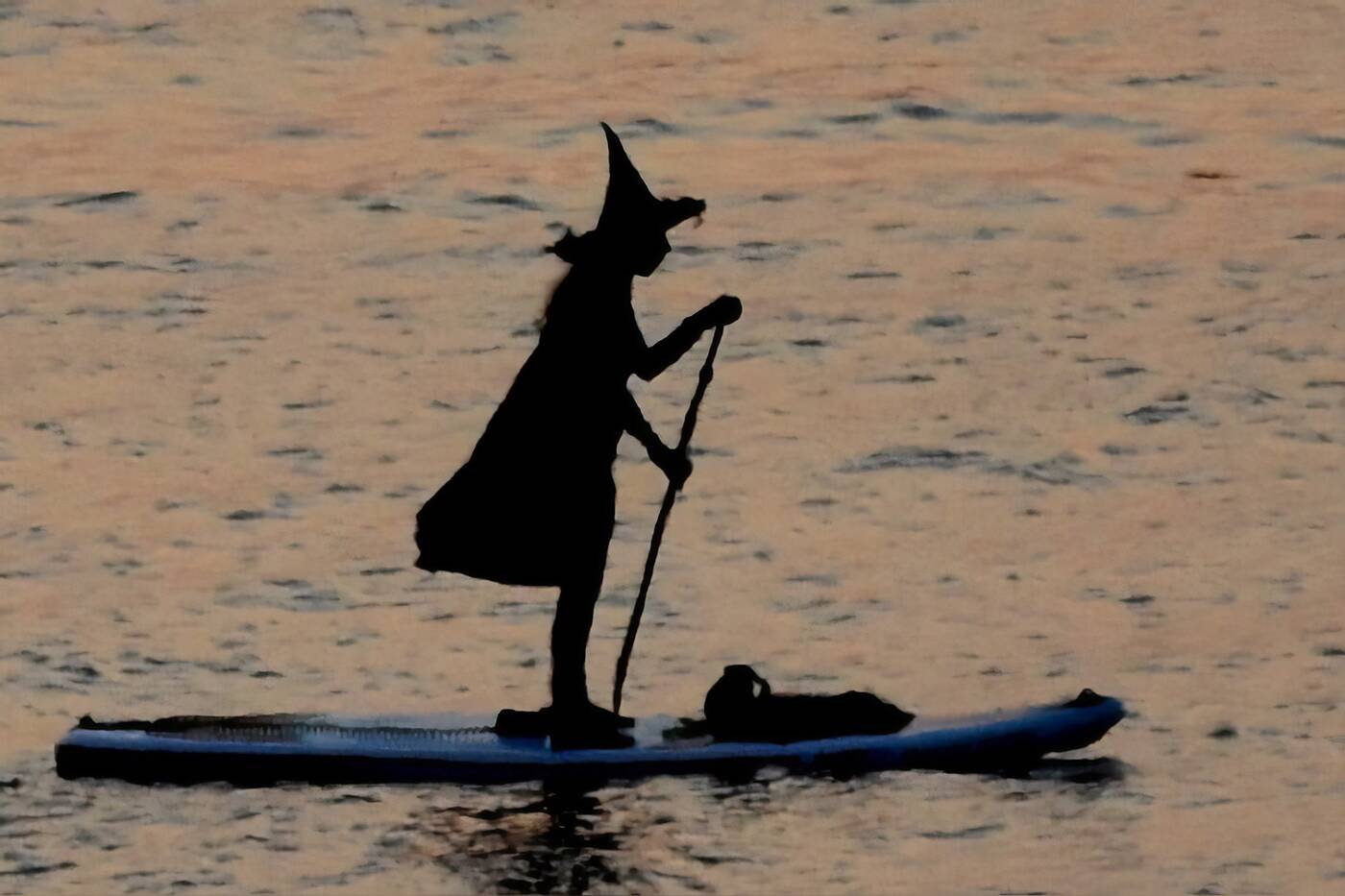巫婆在安大略湖上发现了庆祝万圣节的庆祝万圣节 betway必威官网