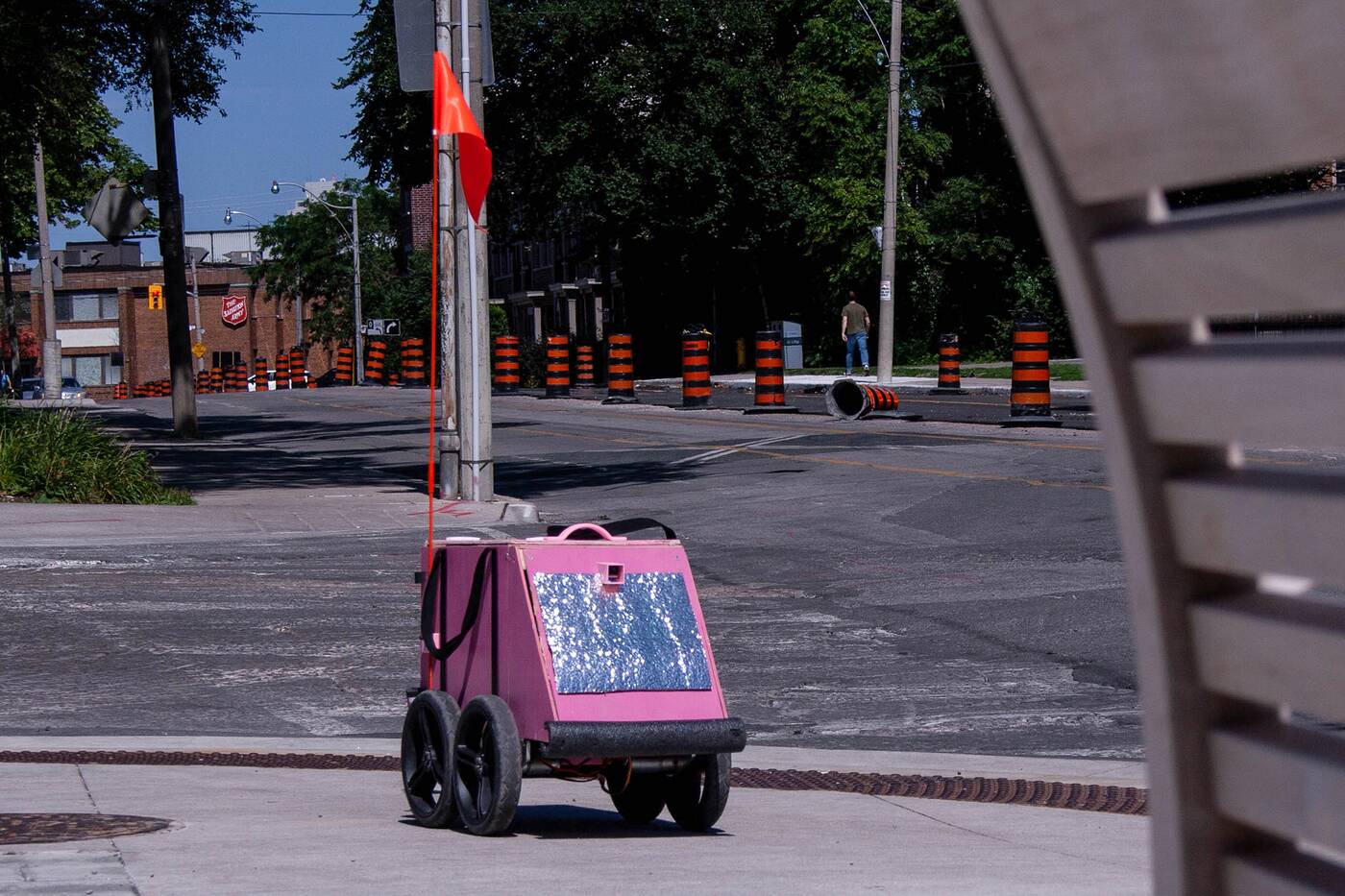 geoffrey the delivery robot