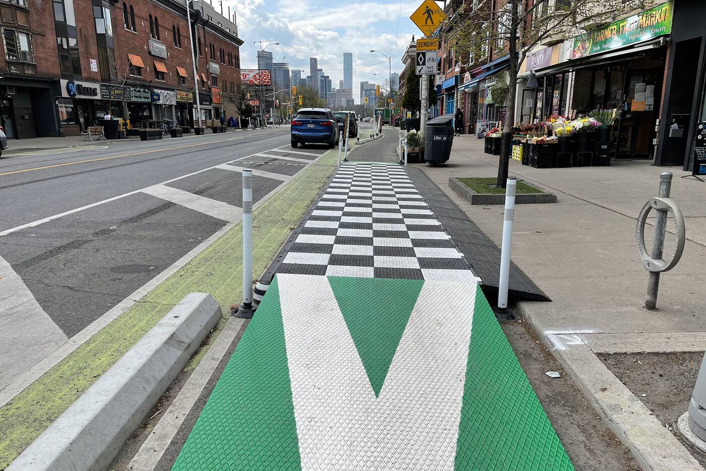 toronto bike lanes platforms