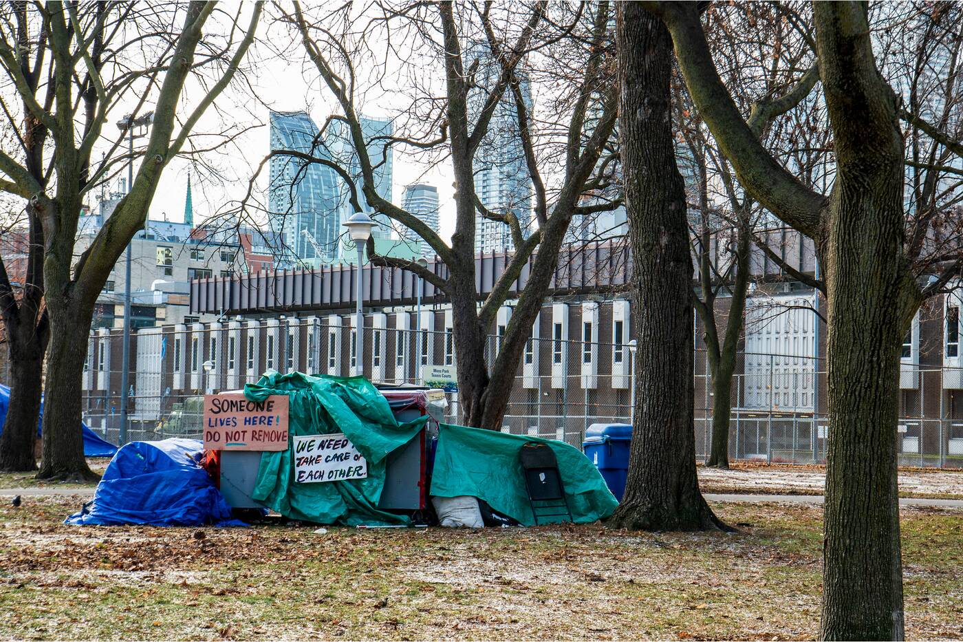 toronto gardiner fake encampment
