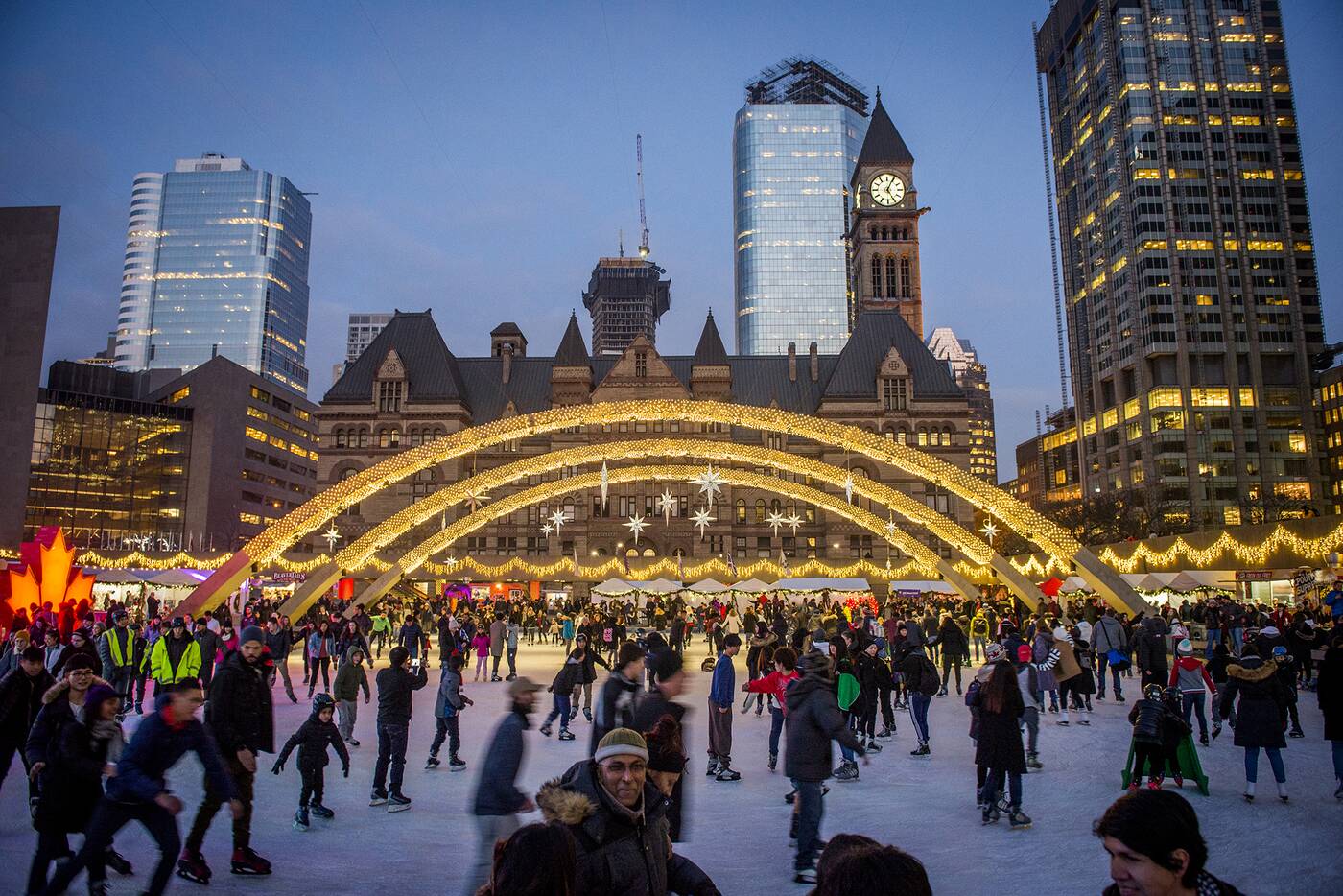 What's open and closed New Year's Day in Toronto for 2022