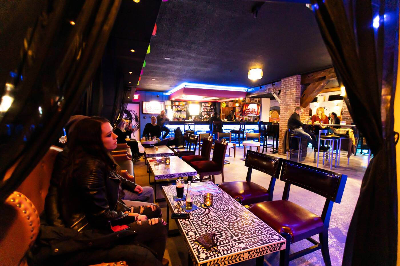 „Capones Lounge Toronto“.