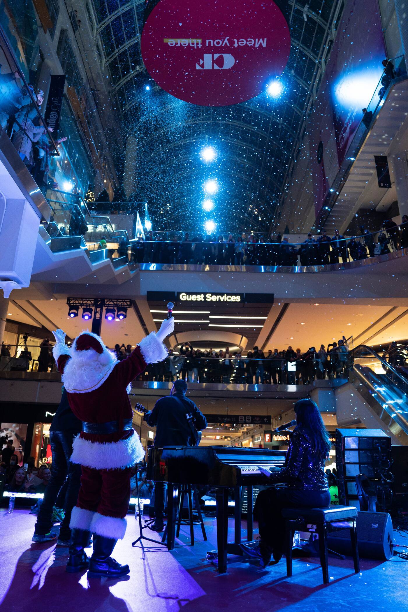 It's actually snowing inside Toronto's Eaton Centre for the 2022