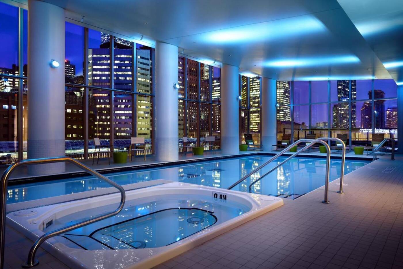 toronto hotels with pool