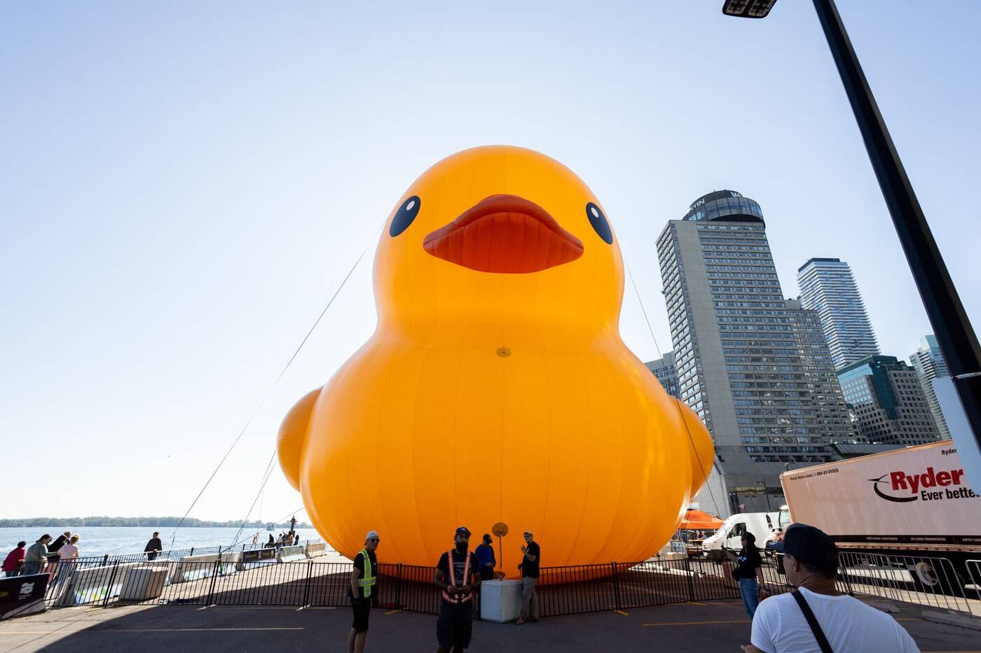 World's largest rubber duck set to visit the Overland Park