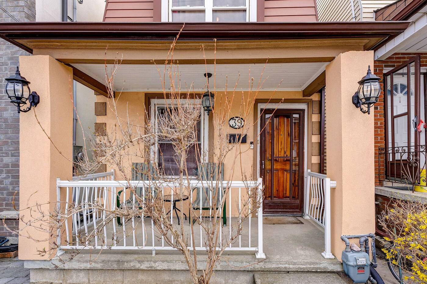 This Toronto home is a ’90s decor trip but a steal at only $600K